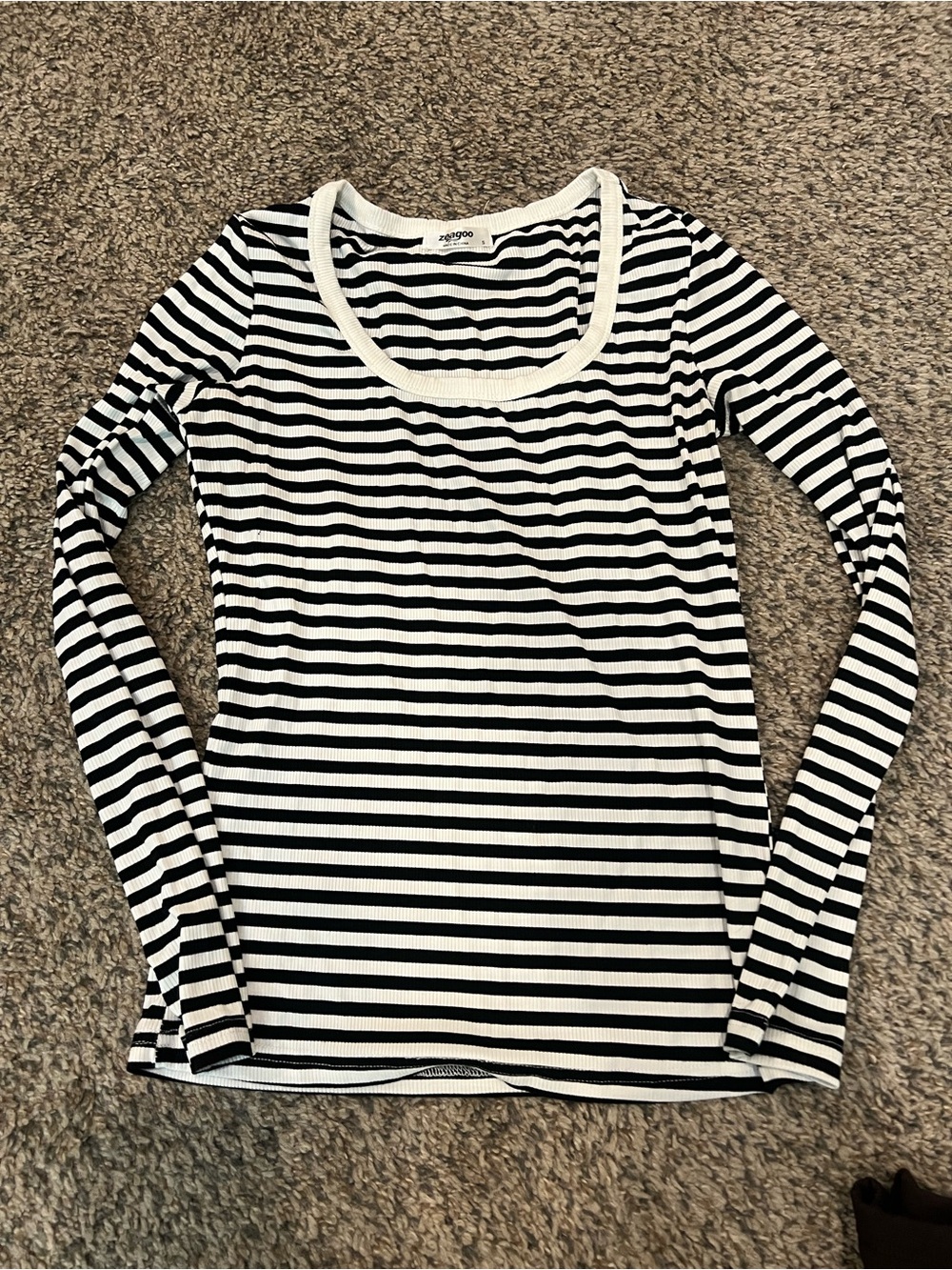 zeagoo Black & White Striped Scoop Neck Long Sleeve Top